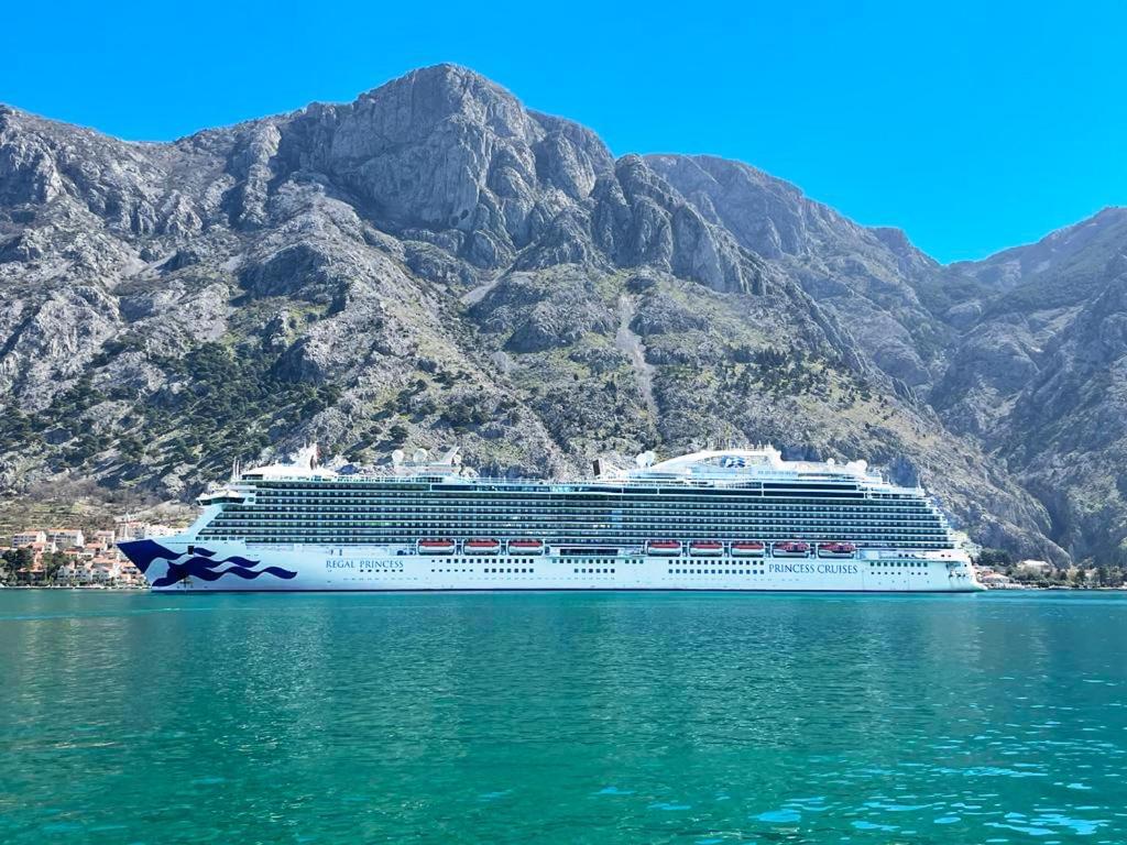 Bay Of Kotor View Apartment With Pool Prčanj Εξωτερικό φωτογραφία